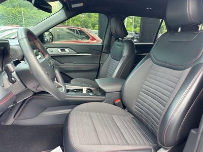 2025 Ford Explorer ST-Line 4WD