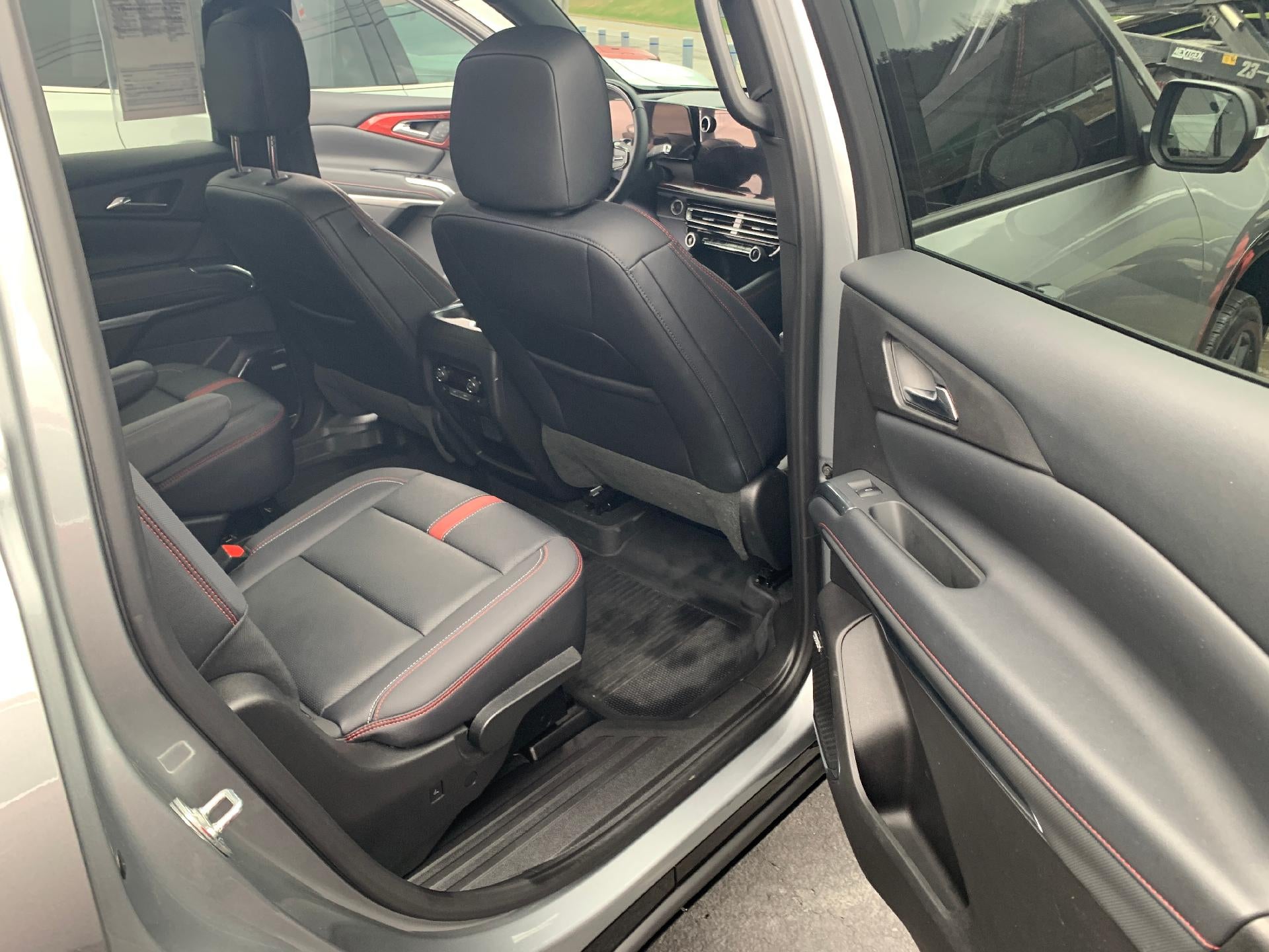 2025 Chevrolet Traverse RS w/2RS