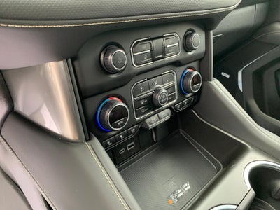 2024 Chevrolet Suburban 4WD Premier