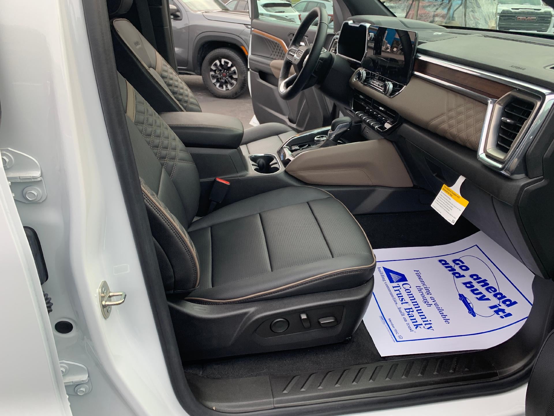 2023 GMC Canyon Crew Cab Short Box 4-Wheel Drive Denali