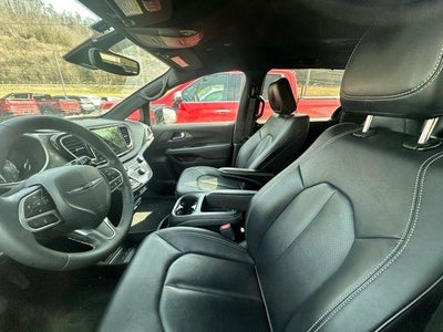 2025 Chrysler Pacifica Select FWD