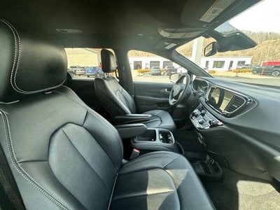 2025 Chrysler Pacifica Select FWD