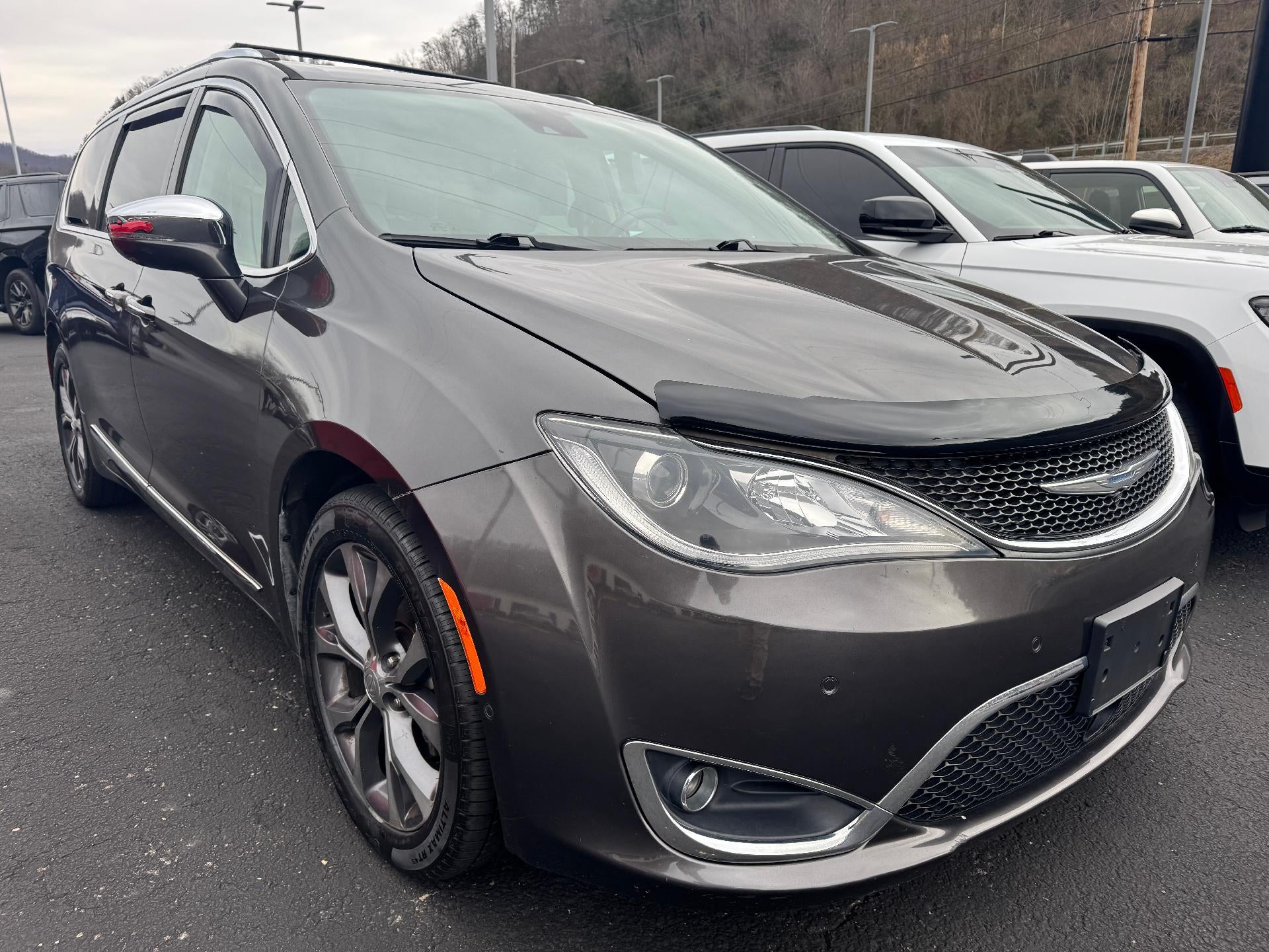 2017 Chrysler Pacifica Limited FWD