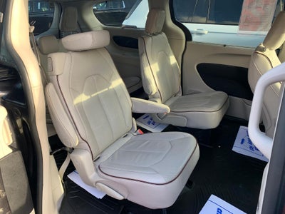 2017 Chrysler Pacifica Limited FWD
