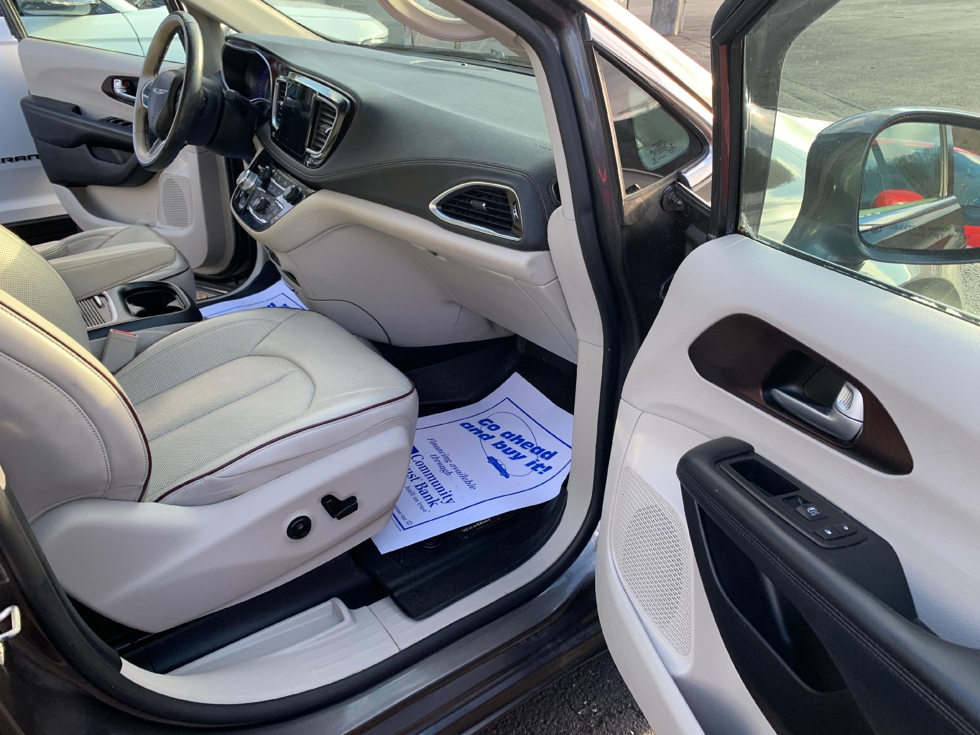 2017 Chrysler Pacifica Limited FWD