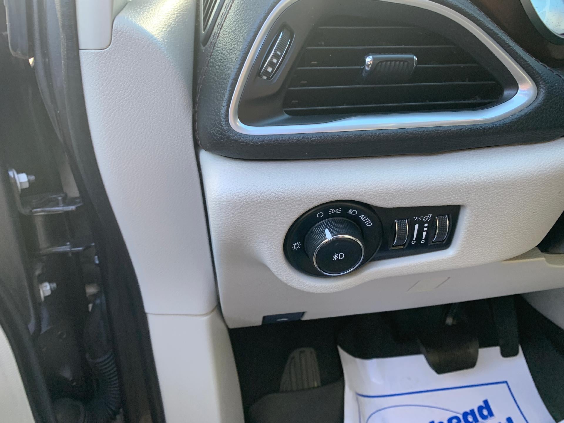 2017 Chrysler Pacifica Limited FWD