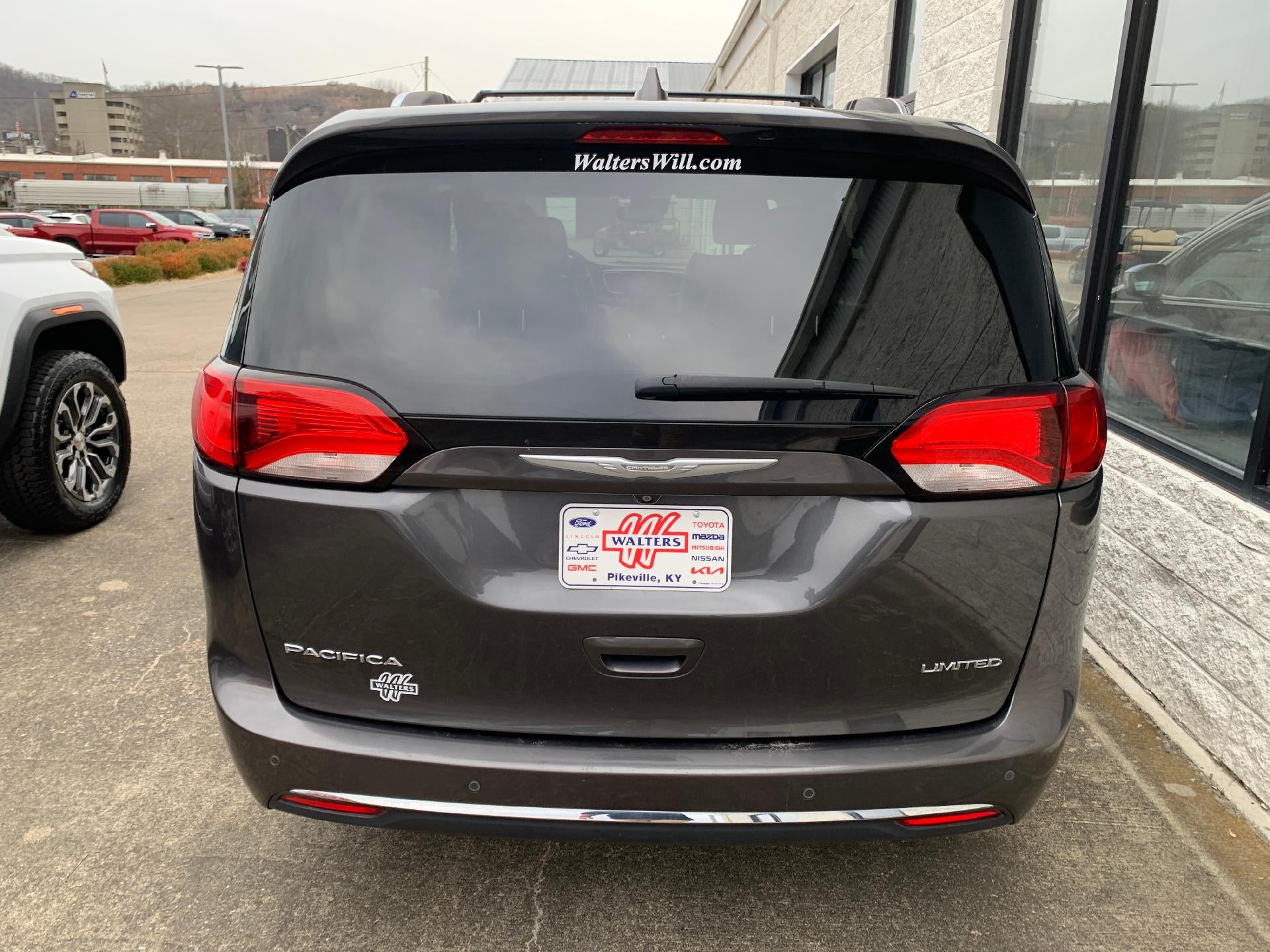 2017 Chrysler Pacifica Limited FWD