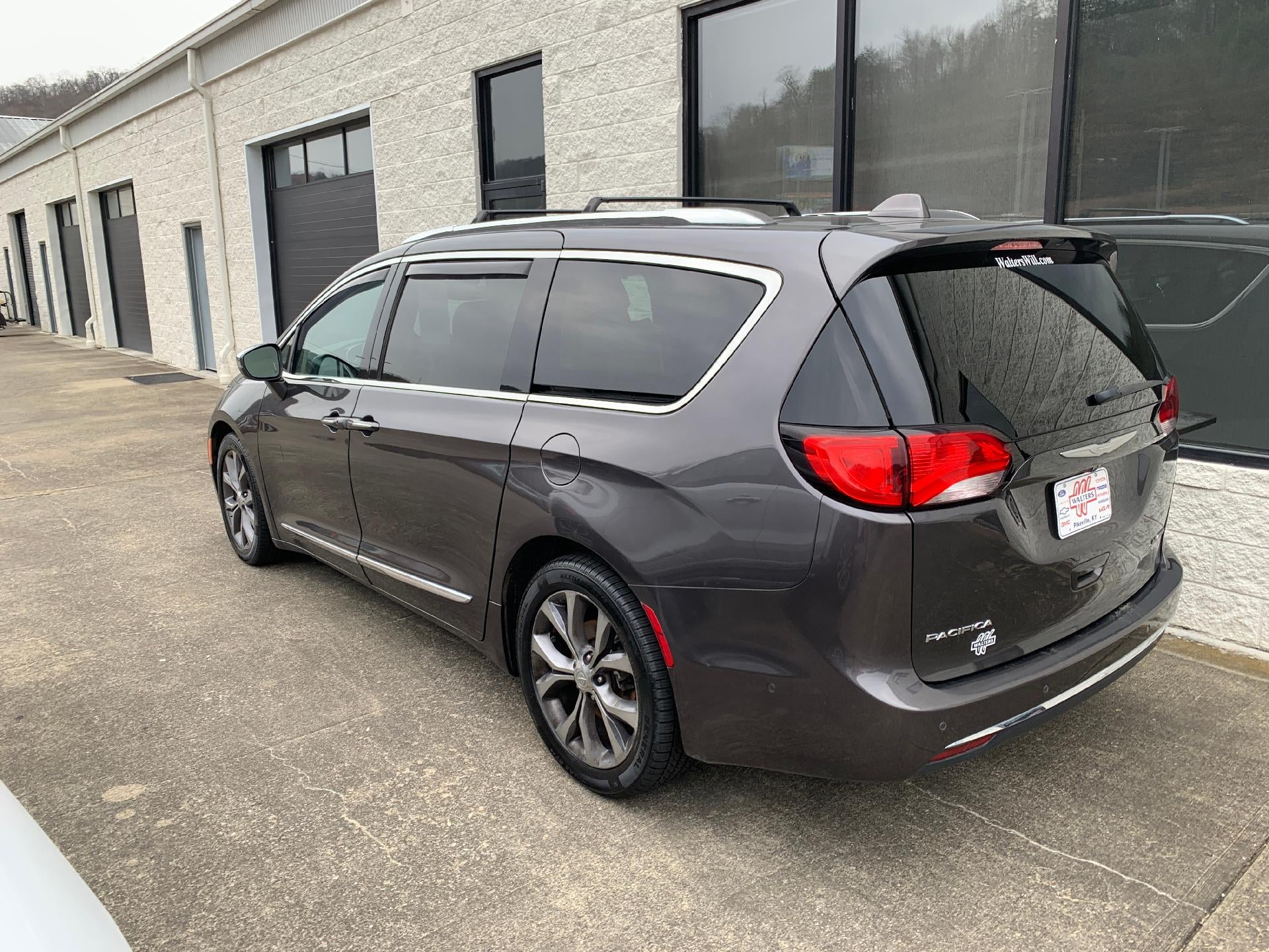 2017 Chrysler Pacifica Limited FWD