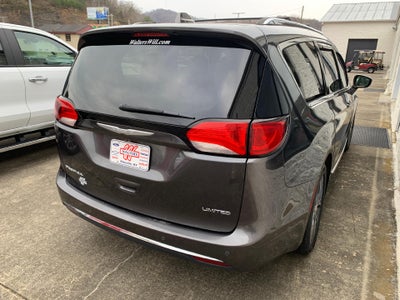 2017 Chrysler Pacifica Limited FWD