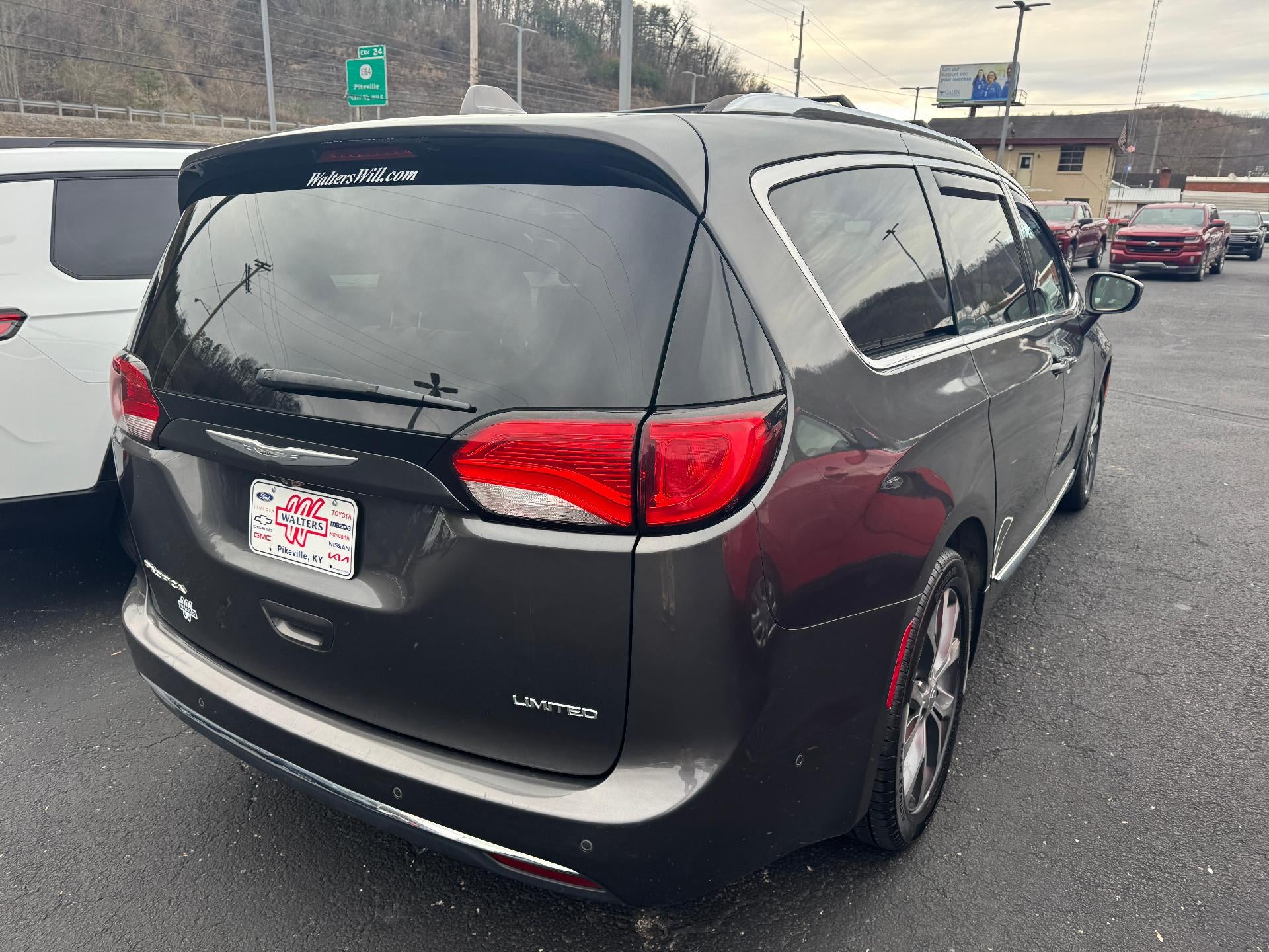 2017 Chrysler Pacifica Limited FWD