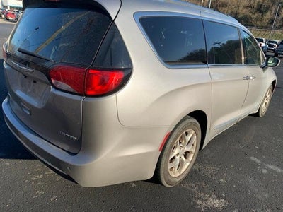 2018 Chrysler Pacifica Limited FWD