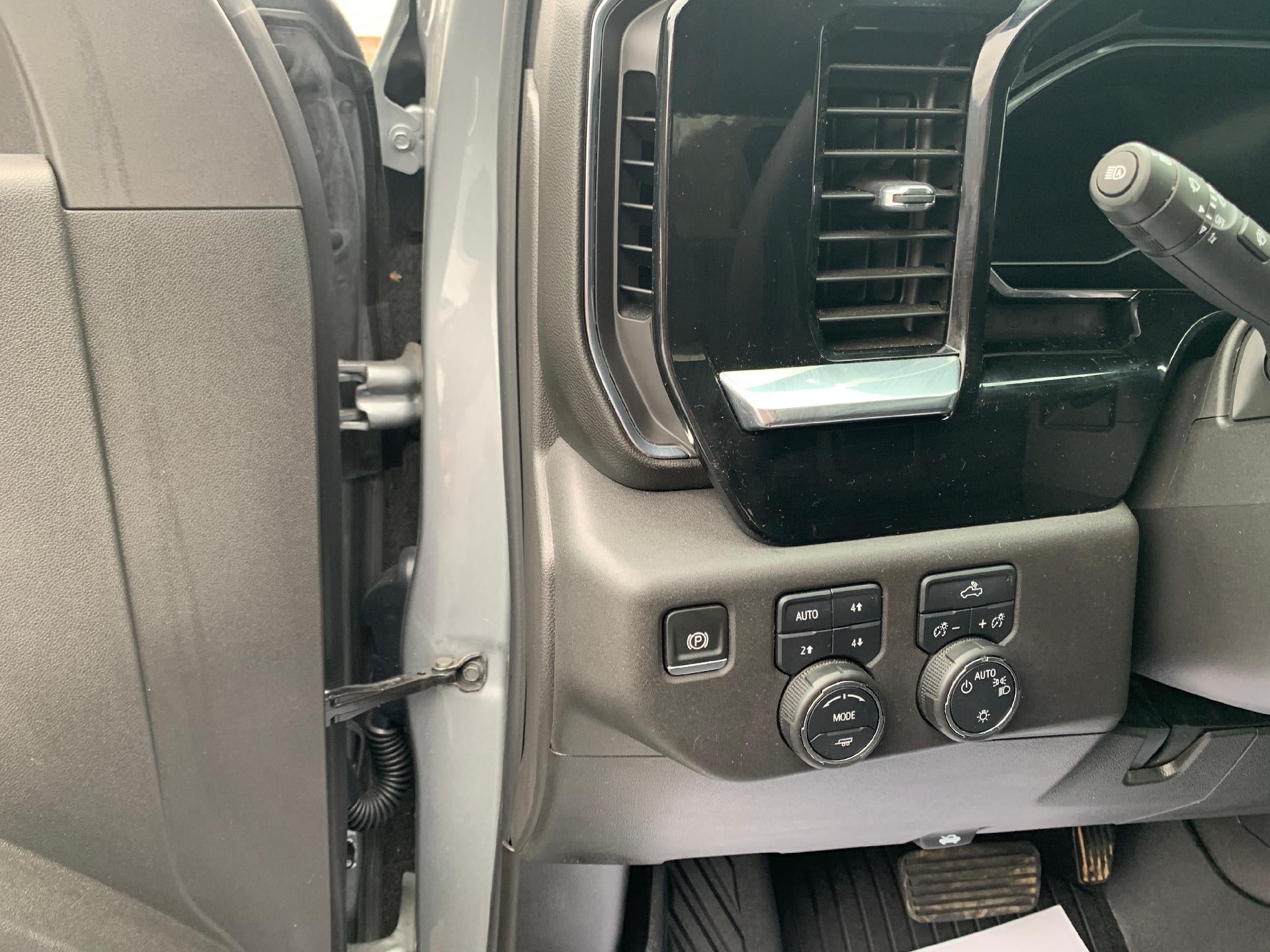 2024 Chevrolet Silverado 1500 Crew Cab Short Box 4-Wheel Drive LT 1LT