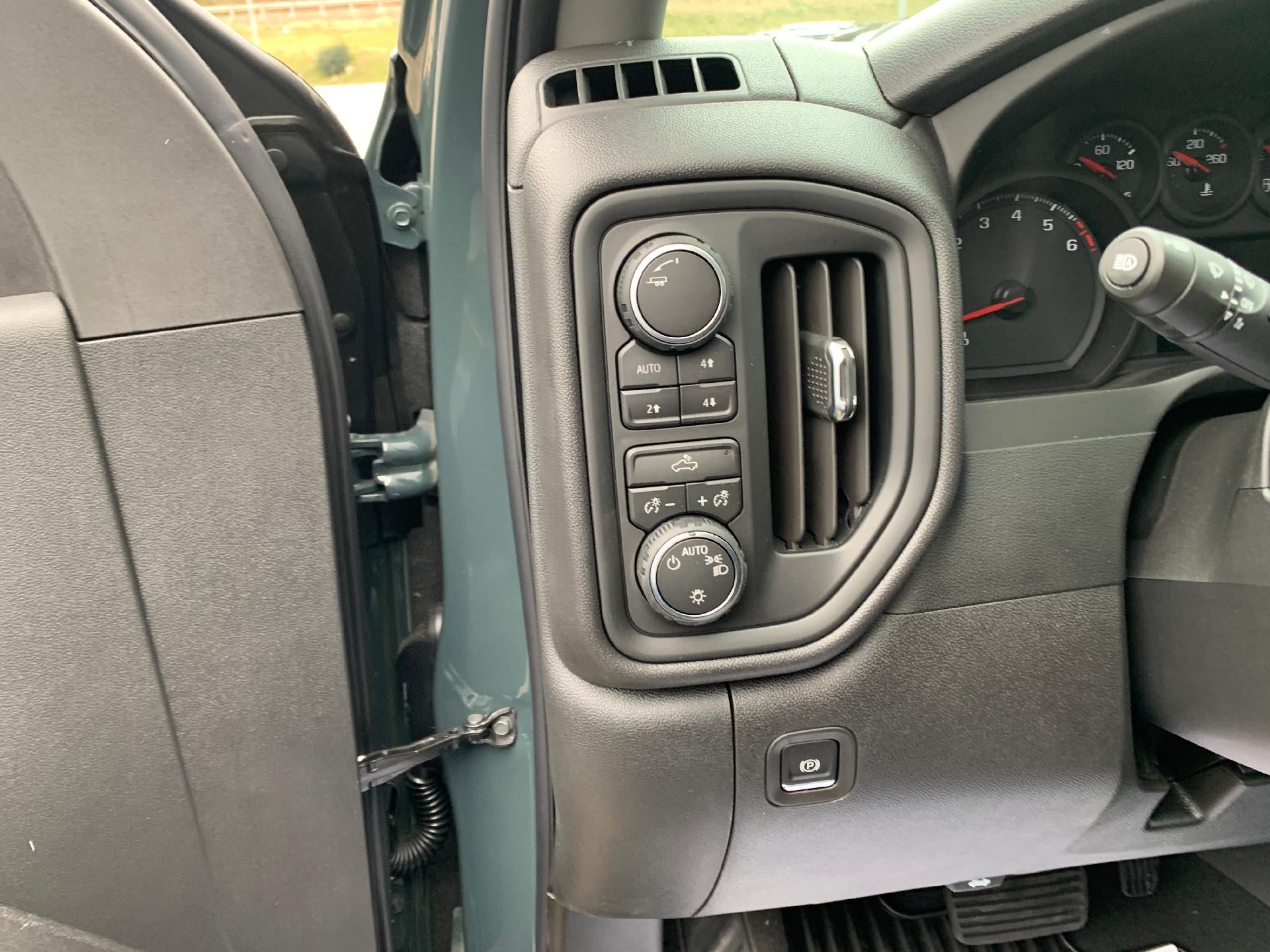 2026 Chevrolet Silverado 1500 Custom Trail Boss Crew Cab 4x4 Z71