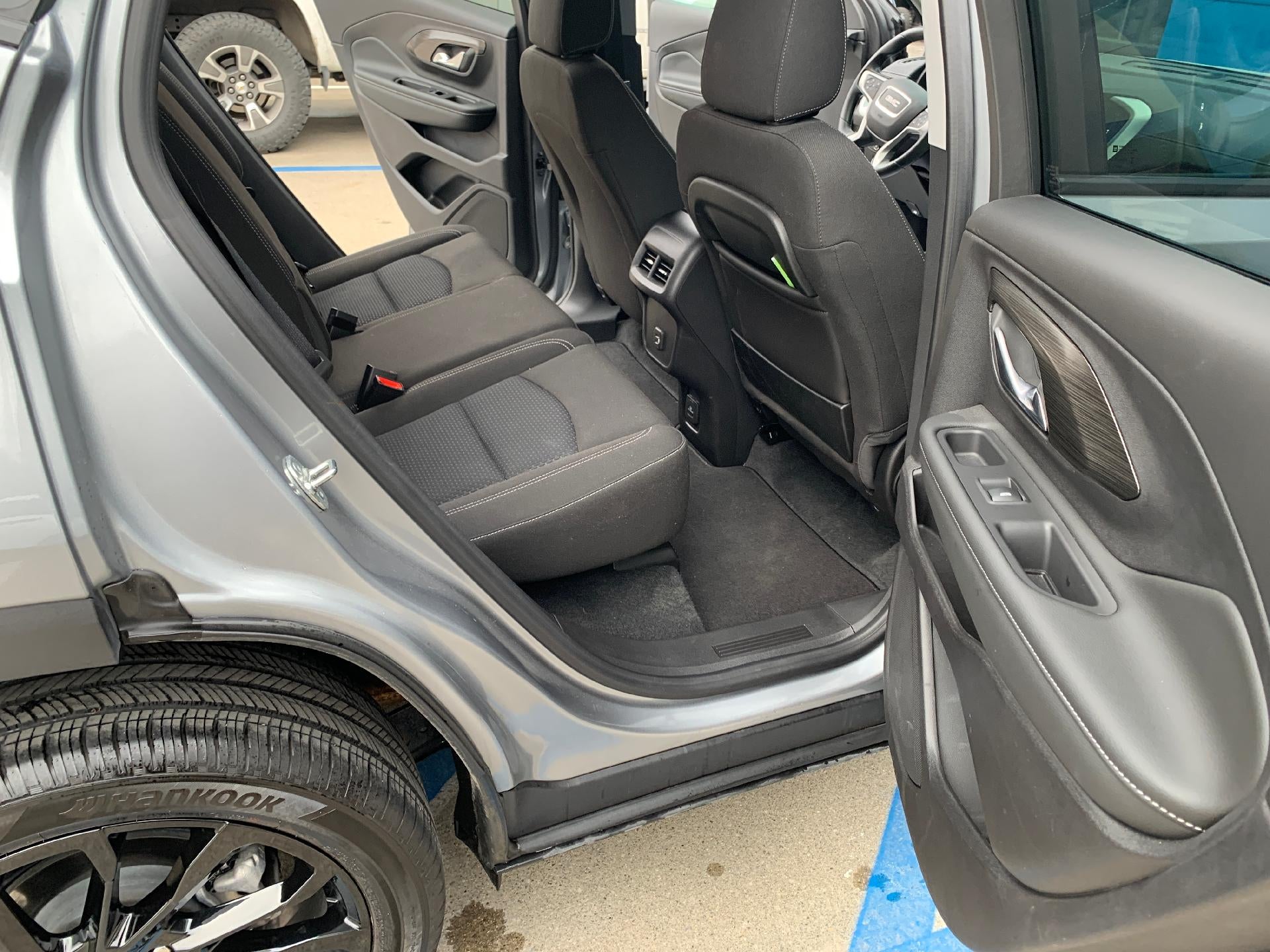 2024 GMC Terrain FWD 4dr SLE