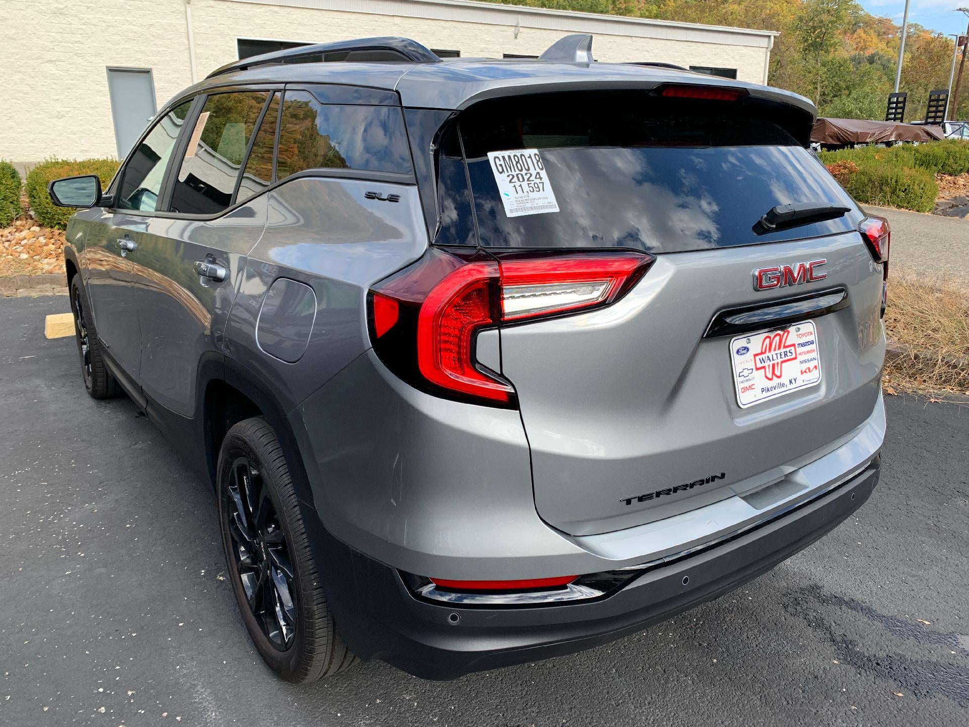 2024 GMC Terrain FWD 4dr SLE