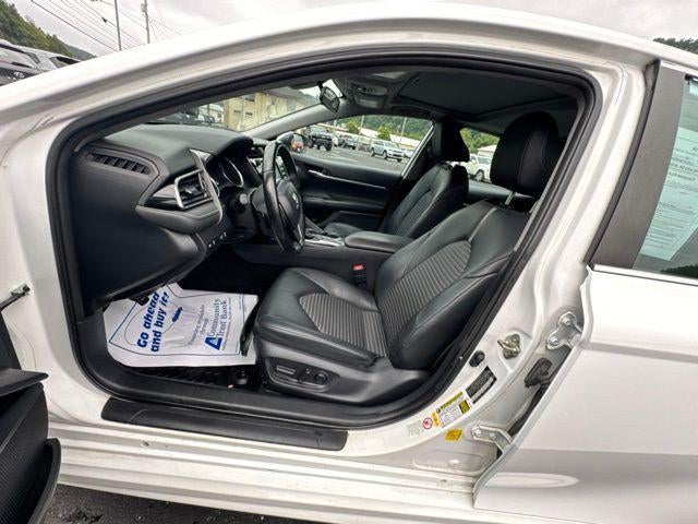 2019 Toyota Camry SE Auto (SE)