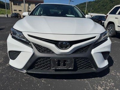 2019 Toyota Camry SE Auto (SE)