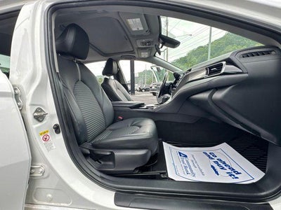 2019 Toyota Camry SE Auto (SE)