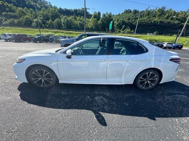 2019 Toyota Camry SE Auto (SE)