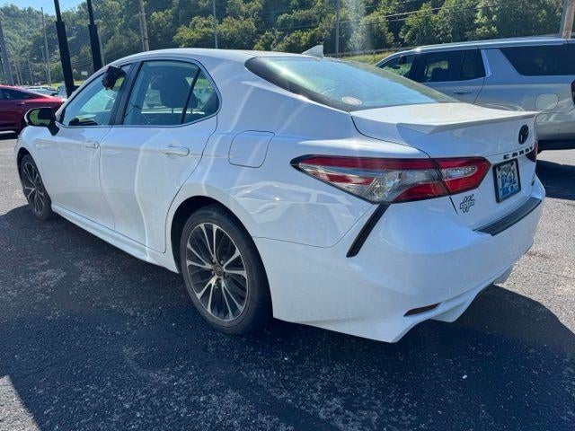 2019 Toyota Camry SE Auto (SE)