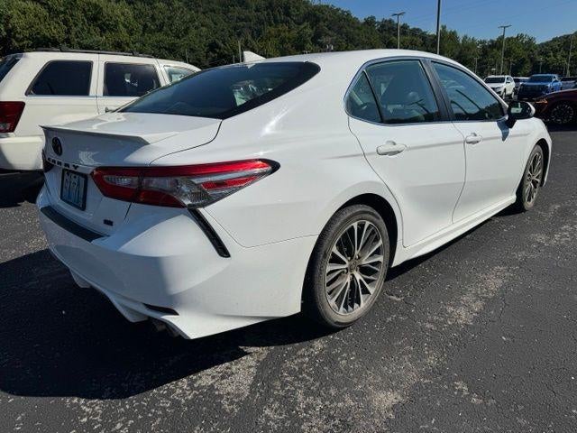 2019 Toyota Camry SE Auto (SE)