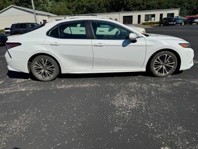 2019 Toyota Camry SE Auto (SE)