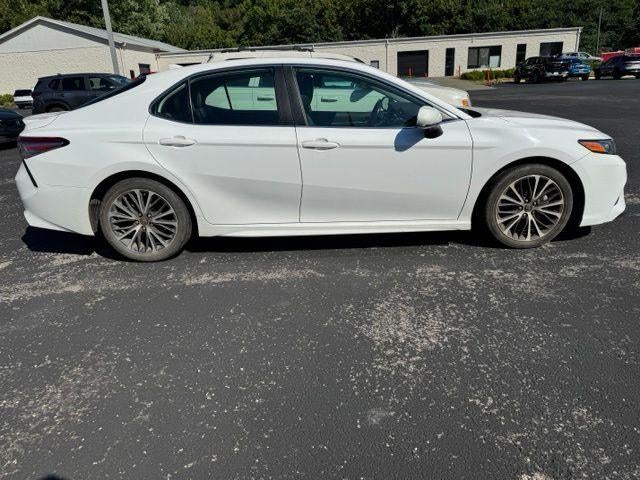 2019 Toyota Camry SE Auto (SE)