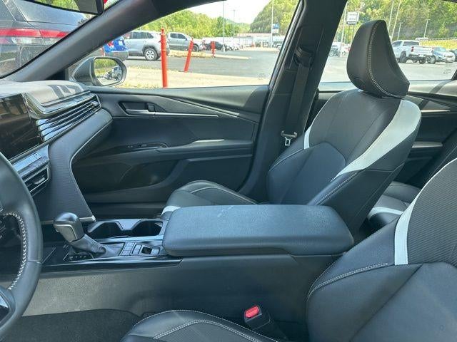 2025 Toyota Camry SE (SE)