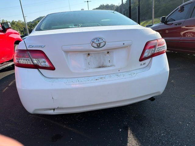 2011 TOYO CAMR 4dr Sdn I4 Auto LE (Natl)