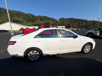 2011 TOYO CAMR 4dr Sdn I4 Auto LE (Natl)