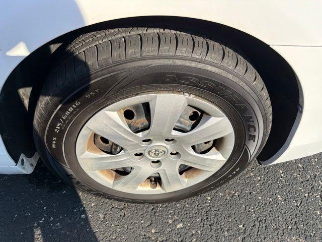 2011 TOYO CAMR 4dr Sdn I4 Auto LE (Natl)