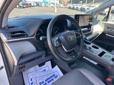 2022 Toyota Sienna XLE FWD 7-Passenger (Natl)