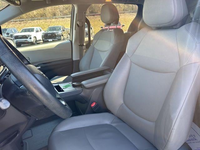 2022 Toyota Sienna XLE FWD 7-Passenger (Natl)