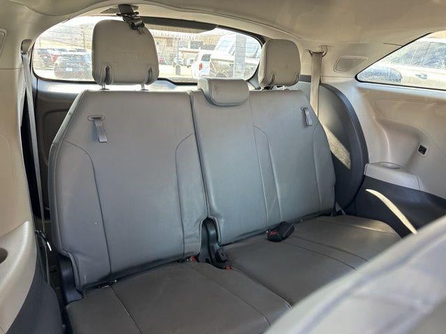 2022 Toyota Sienna XLE FWD 7-Passenger (Natl)