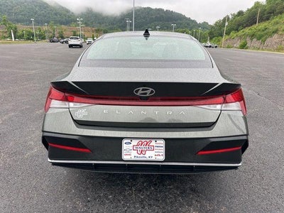 2024 Hyundai Elantra SEL IVT