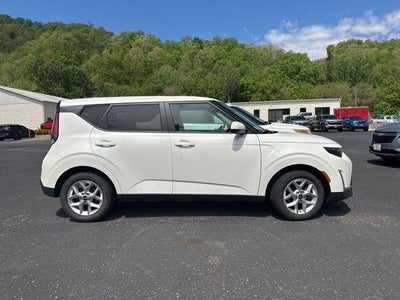 2024 Kia Soul LX IVT