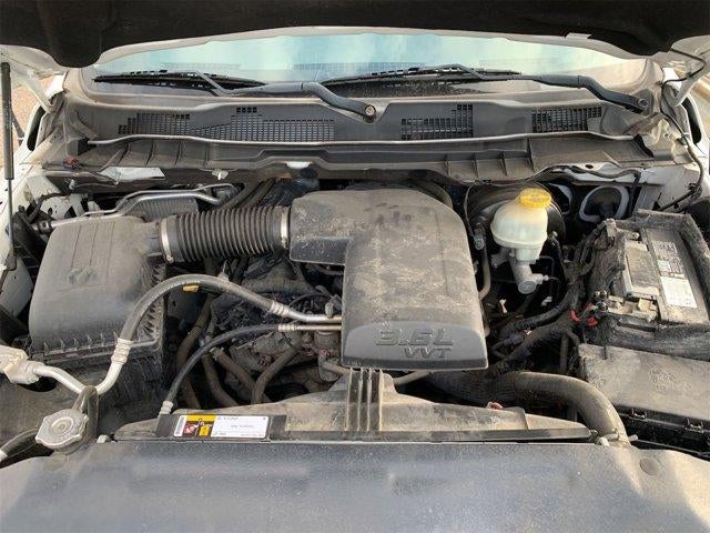 2017 RAM 1500 Express 4x4 Crew Cab 5'7" Box