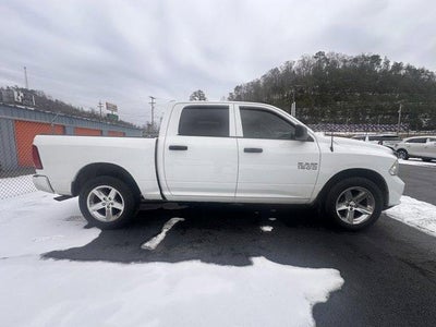 2017 RAM 1500 Express 4x4 Crew Cab 5'7" Box