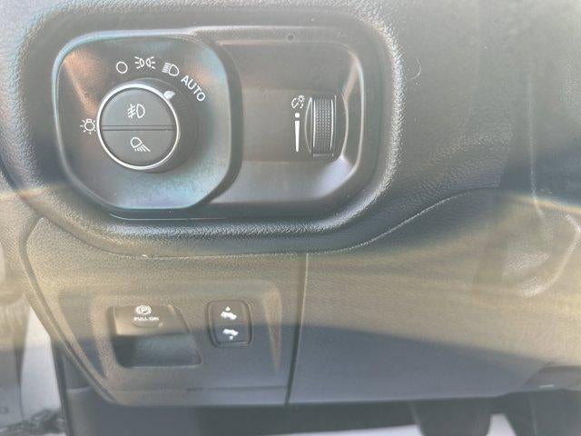 2021 RAM 1500 Big Horn 4x4 Crew Cab 5'7" Box