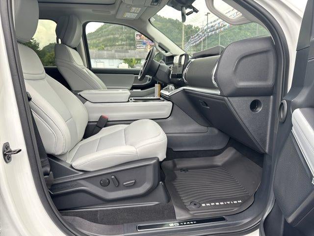 2027 Ford Expedition Max Platinum 4x4