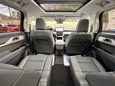 2025 Ford Explorer Active 4WD