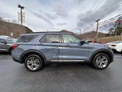 2025 Ford Explorer Active 4WD