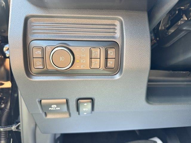 2026 Ford Super Duty F-350 DRW LARIAT 4WD Crew Cab 8' Box