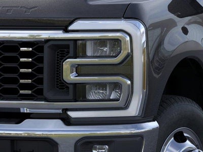 2026 Ford Super Duty F-350 DRW LARIAT 4WD Crew Cab 8' Box