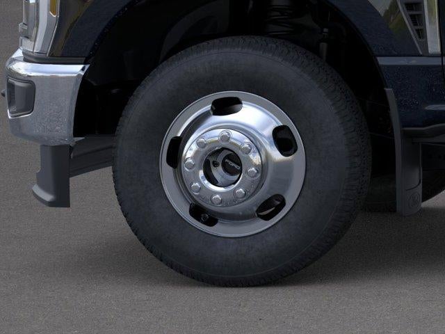 2026 Ford Super Duty F-350 DRW LARIAT 4WD Crew Cab 8' Box