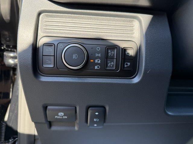 2027 Ford Super Duty F-450 DRW Platinum 4WD Crew Cab 8' Box