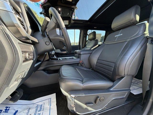 2027 Ford Super Duty F-450 DRW Platinum 4WD Crew Cab 8' Box