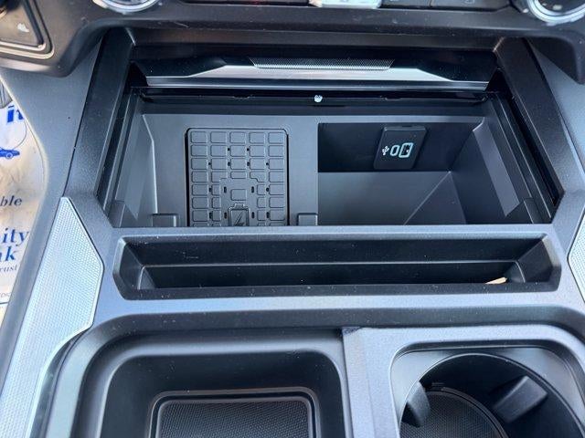 2027 Ford Super Duty F-450 DRW Platinum 4WD Crew Cab 8' Box