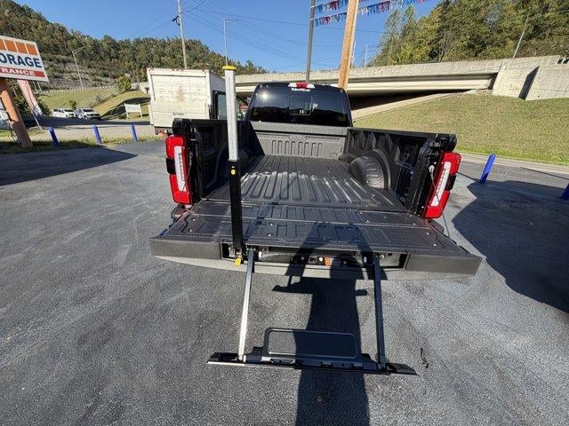 2027 Ford Super Duty F-450 DRW Platinum 4WD Crew Cab 8' Box