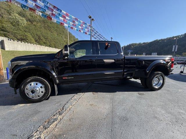 2027 Ford Super Duty F-450 DRW Platinum 4WD Crew Cab 8' Box